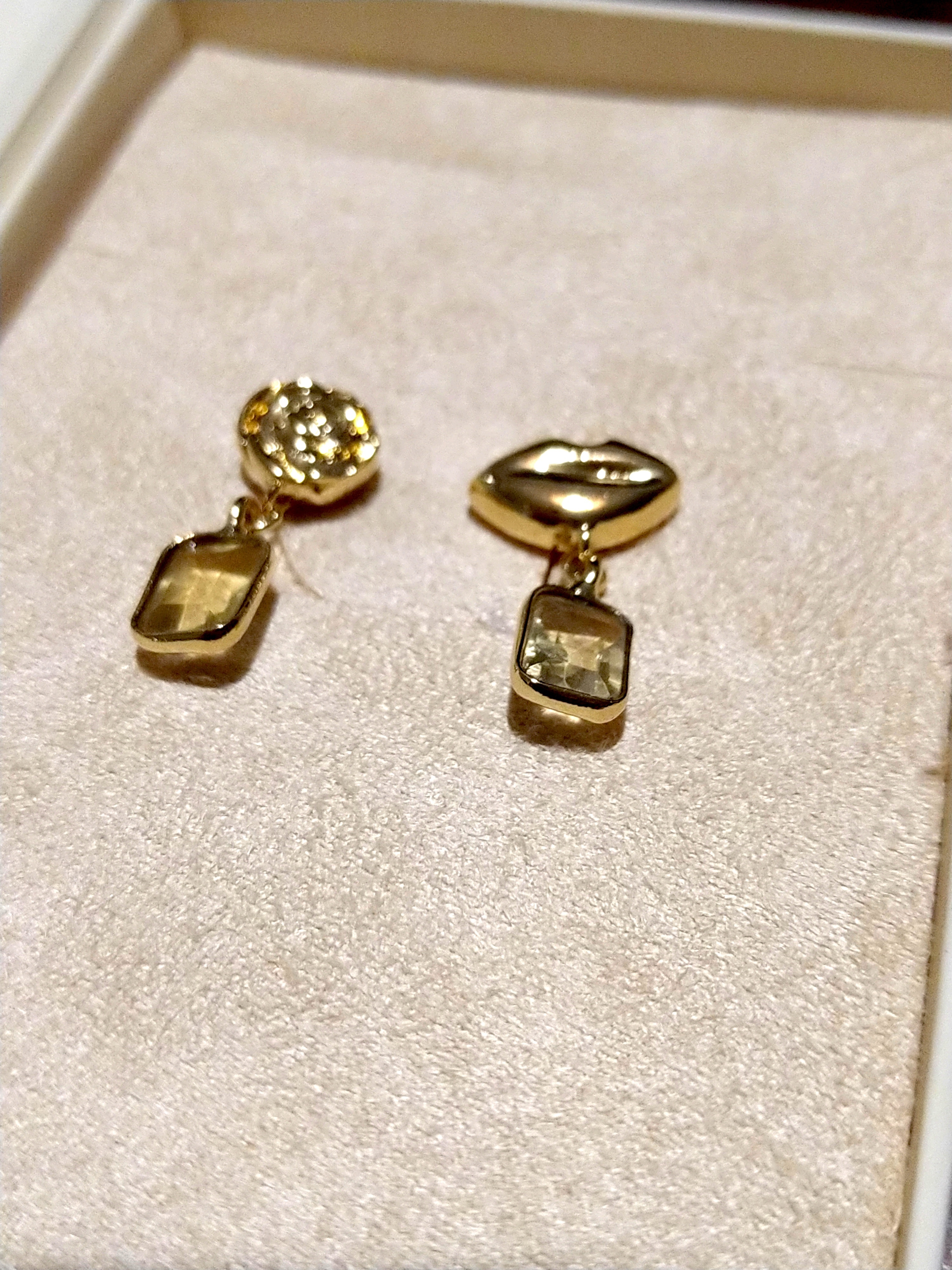 ★パリ発 Louise Damas★ LISON ピアス 薔薇&リップ シトリン 金 ☆パリ発 Louise Damas☆ LISON ピアス 薔薇&リップ シトリン 金