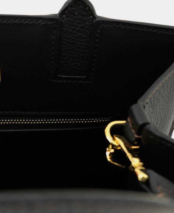 ☆人気☆【BURBERRY】☆フランシス スモール レザー バッグ☆ ☆人気☆【BURBERRY】☆フランシス スモール レザー バッグ