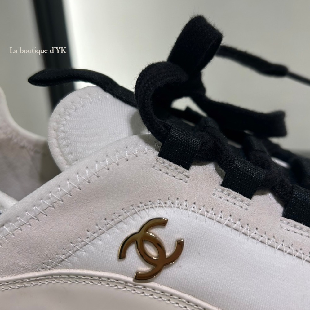 ☆幅広いコーデに使える♪【CHANEL】CCロゴ スニーカー