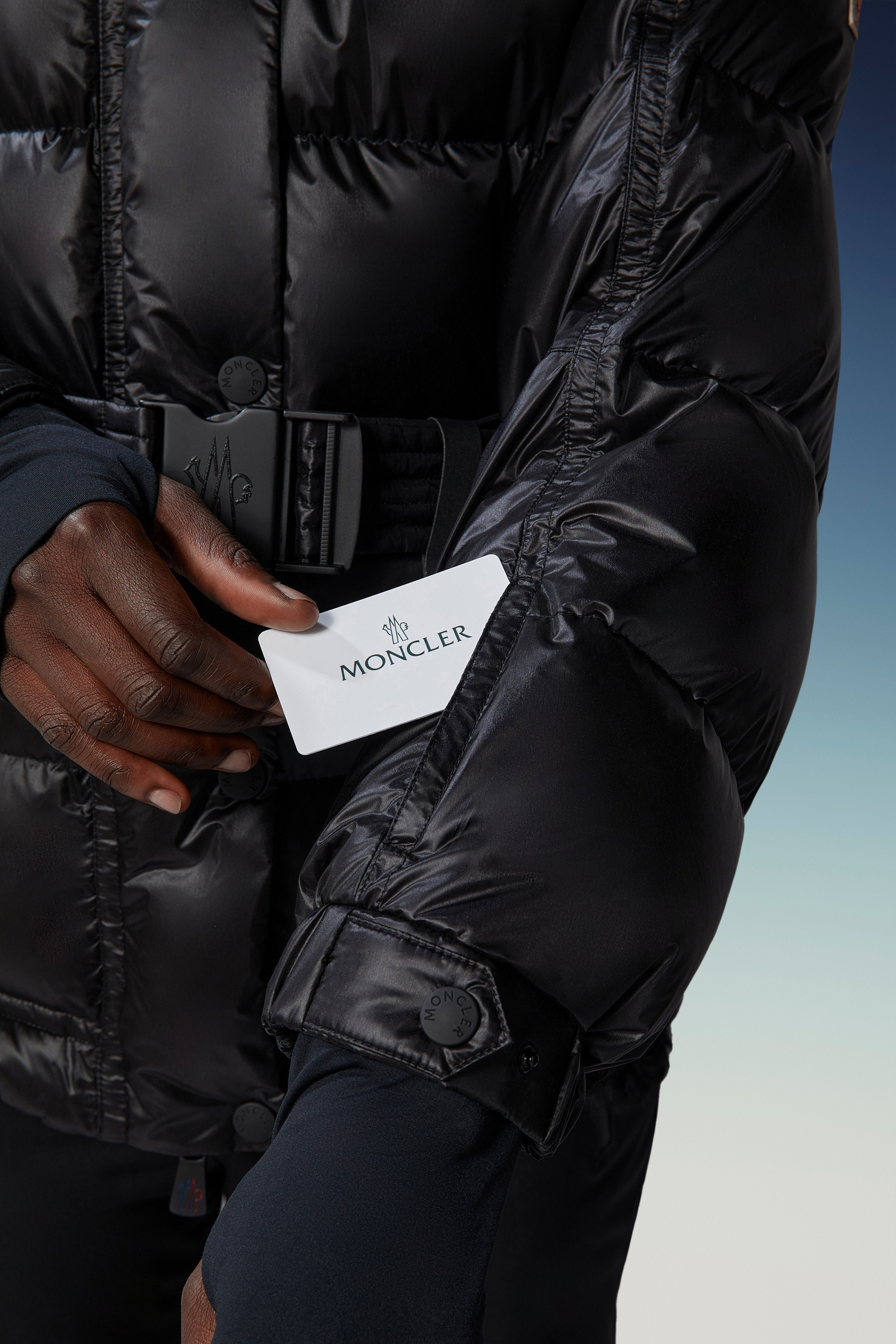 【MONCLER】Biollayショートダウンジャケット ロゴ ベルト 撥水 MONCLER】Biollayショートダウンジャケット ロゴ ベルト 撥水