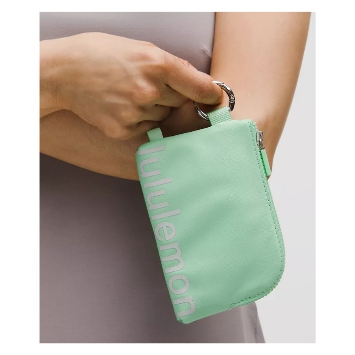 ★lululemon★Clippable キーリング付き カード ポーチ ケース ☆lululemon☆便利なキーリング付ポーチ☆Clippable Card Pouch