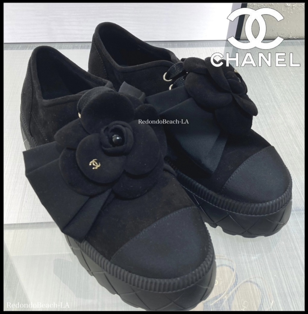【誰よりも愛らしい足元演出】CHANEL★スニーカー★大胆カメリア
