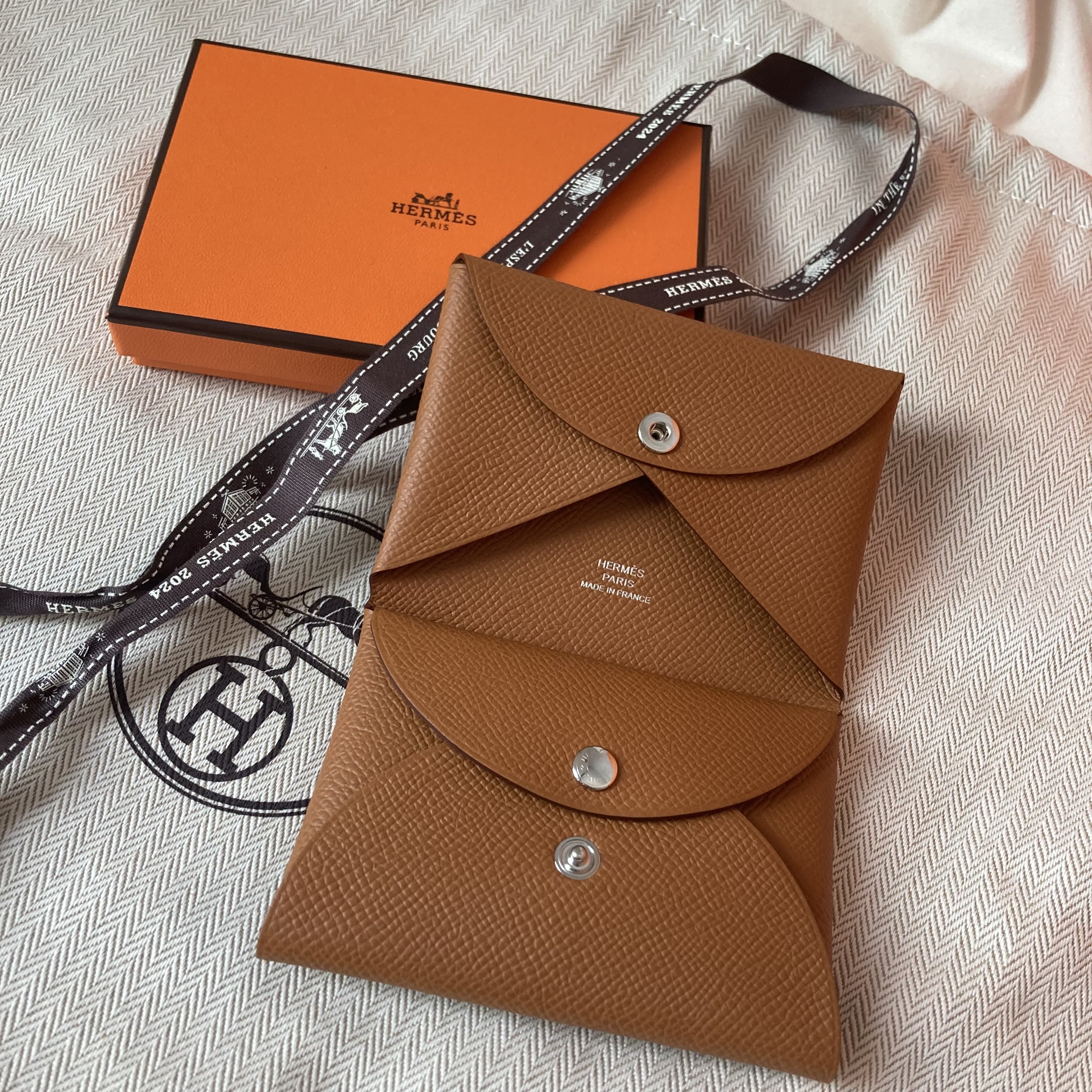 入手困難 《Hermes》Calvi Duo カードケース 小さいバッグに最適