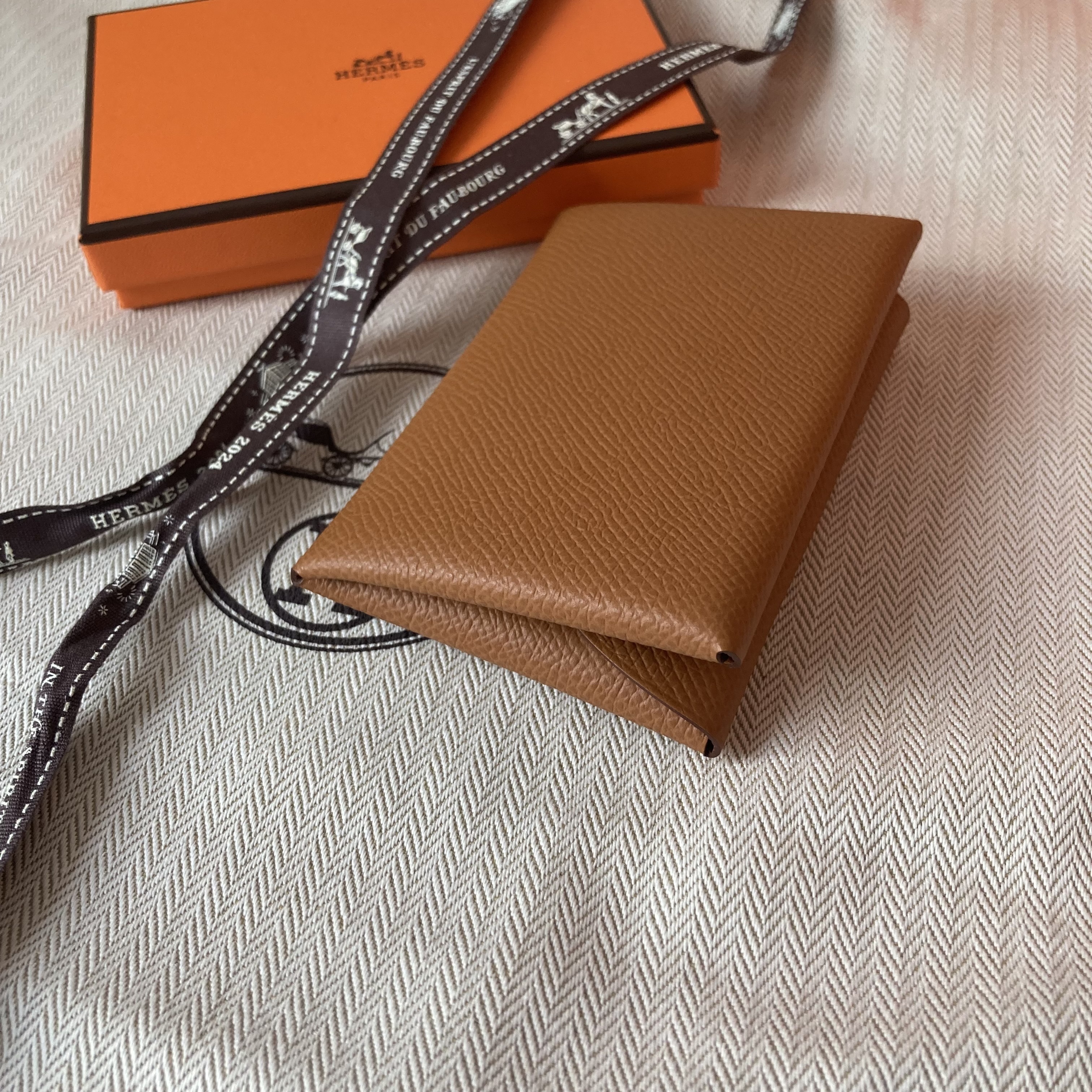 入手困難 《Hermes》Calvi Duo カードケース 小さいバッグに最適