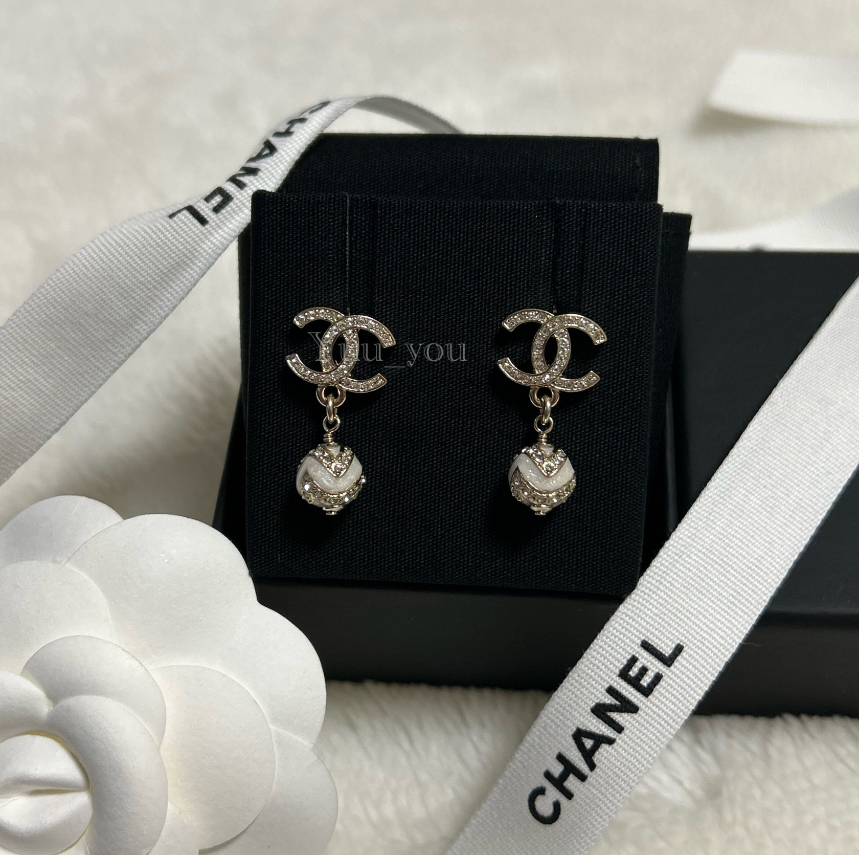 小ぶりだけど存在感あり】CHANEL ピアス ゴールド ロゴ パール