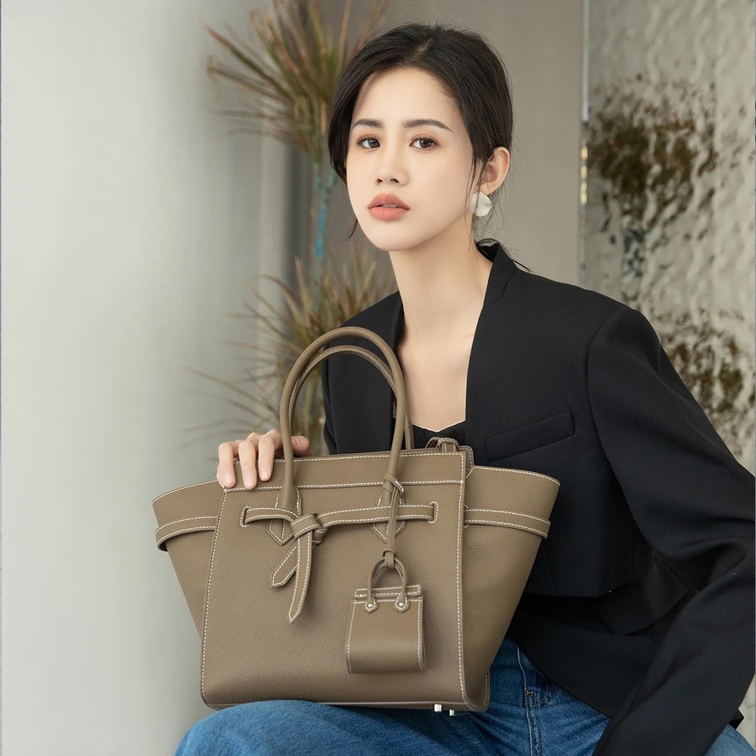 【Lサイズ】韓国仕入れ 本革 レザーハンドバッグ ショルダー BAG Lサイズ】韓国仕入れ 本革 レザーハンドバッグ ショルダー BAG