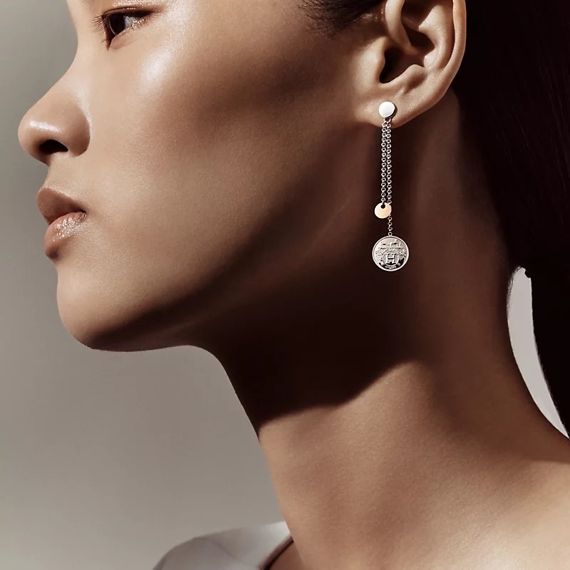 【華やかな印象に☆】HERMES《エクスリブリス》ピアス