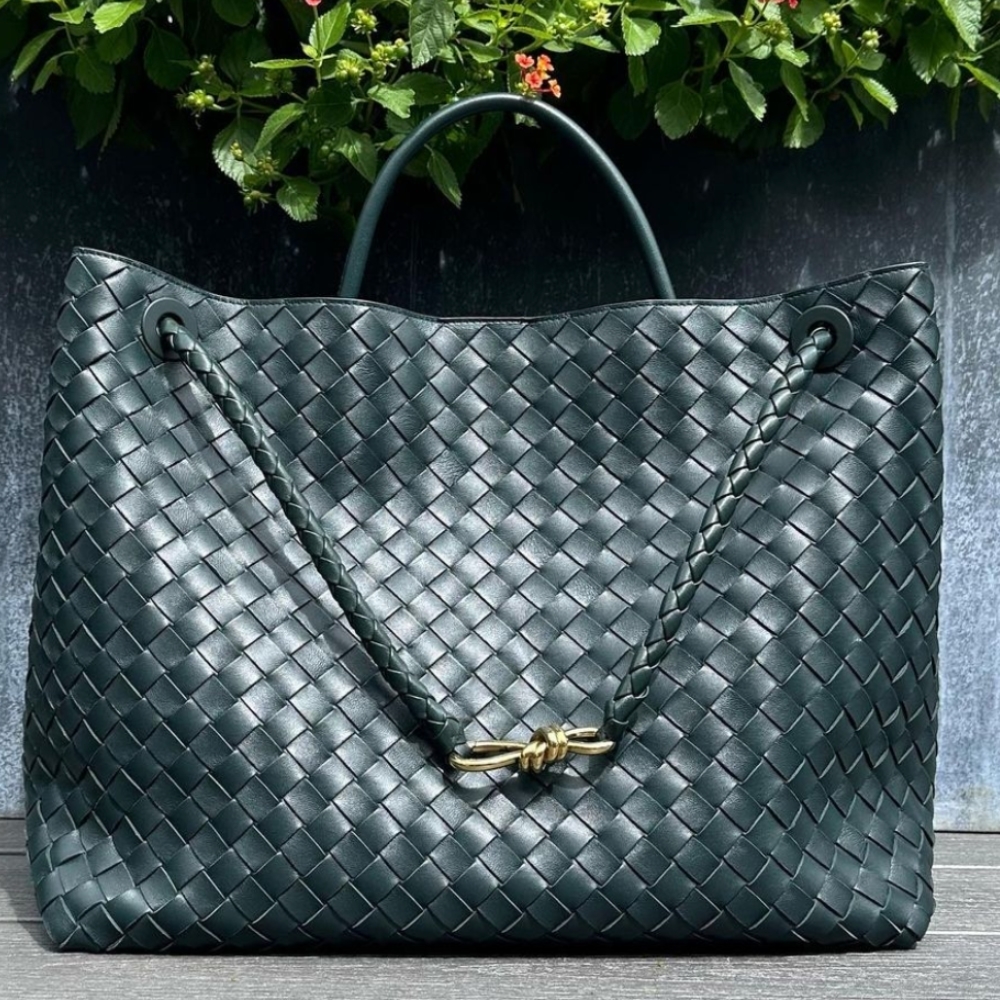23FW【BOTTEGA VENETA】ラージ アンディアーモ ラムスキン 2way