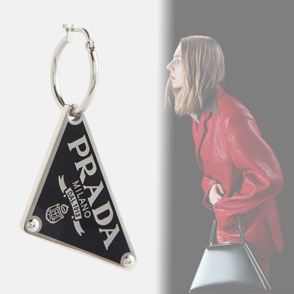 【メーカー直売】 シルバー（銀色）系 PRADA(プラダ) 2ページ ピアス(レディース) アクセサリー