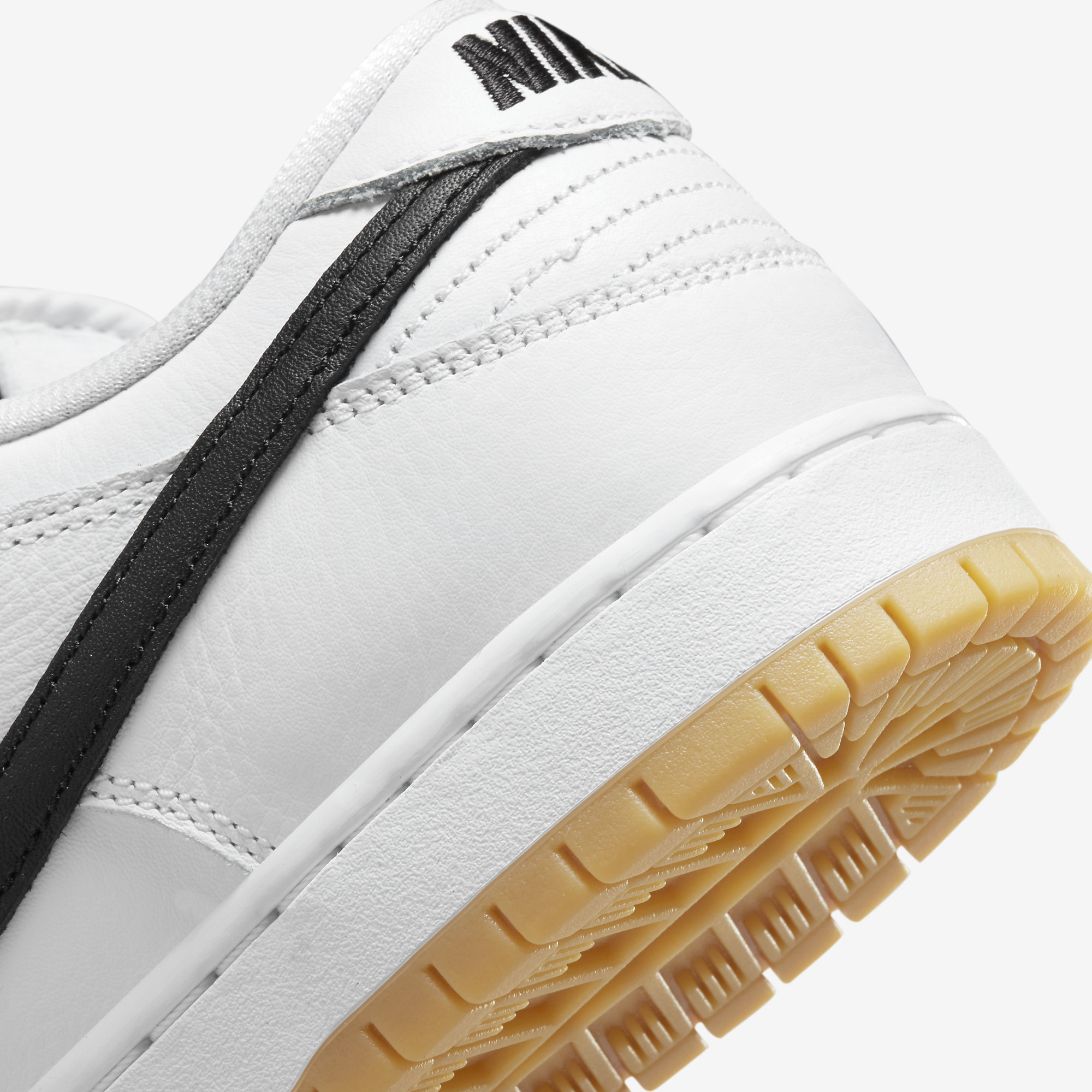 ☆NIKE☆大人気☆SB DUNK LOW PRO SBダンクロー☆追跡可 靴