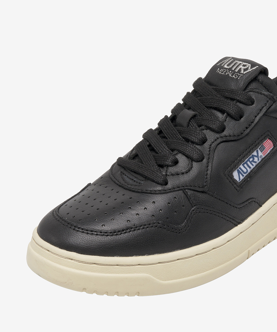 《AUTRY》 AULM GG05 MEDALIST GOAT LEATHER SNEAKERS