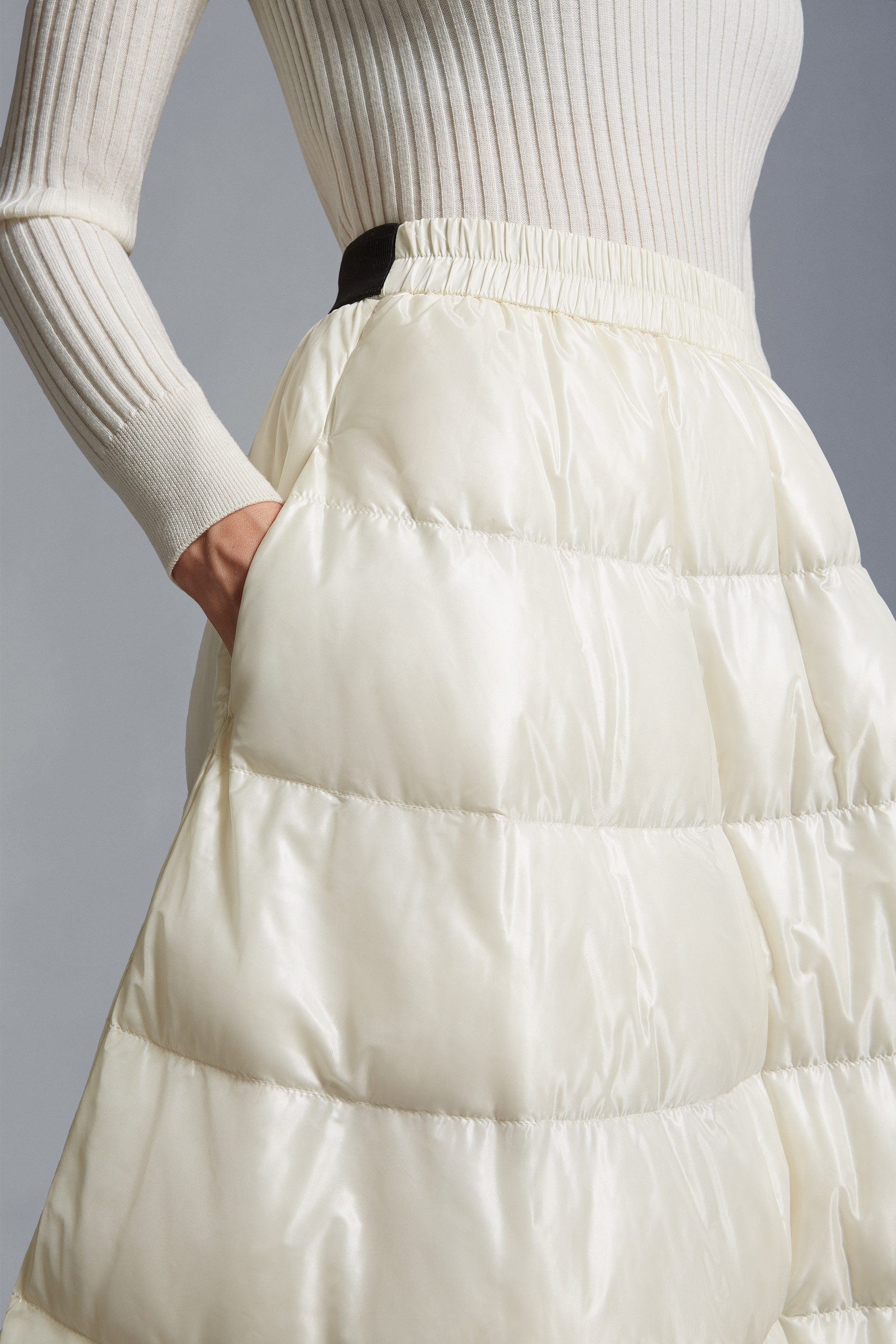 MONCLER2023/24秋冬新作 ダウン入り キルティングフレアスカート MONCLER2023/24秋冬新作 ダウン入り キルティングフレアスカート