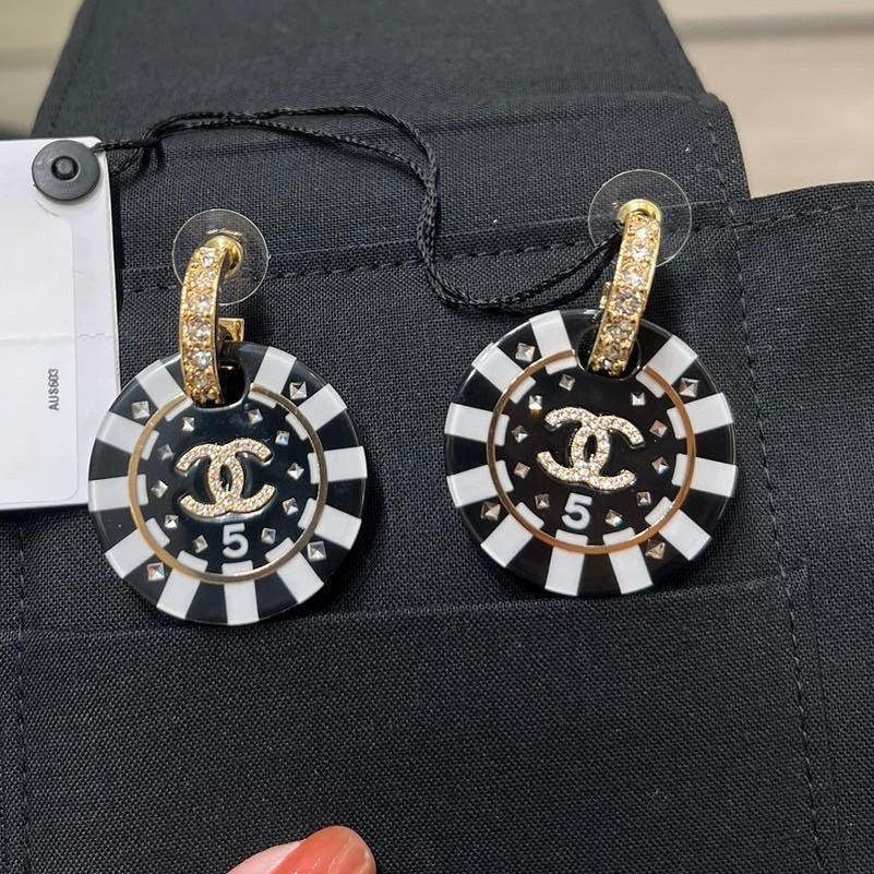 【CHANEL】23C★遊び心満載★ダーツターゲットピアス ブラック