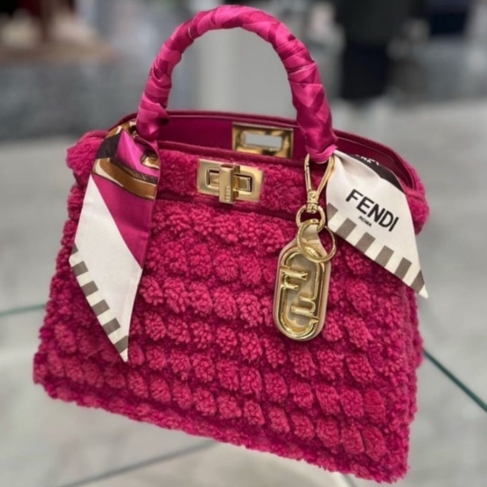 23FW【FENDI】ピーカブー ISeeU S シープスキン 手織り バッグ 23FW【FENDI】ピーカブー ISeeU S シープスキン 手織り バッグ