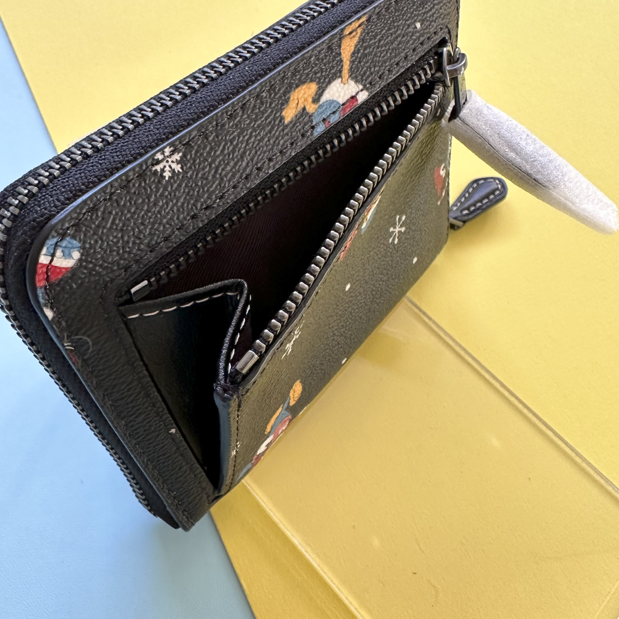 【COACHxディズニー】●夢のコラボ●ミニー&ドナルドダック 財布 COACHxディズニー】○夢のコラボ○ミニー&ドナルドダック 財布