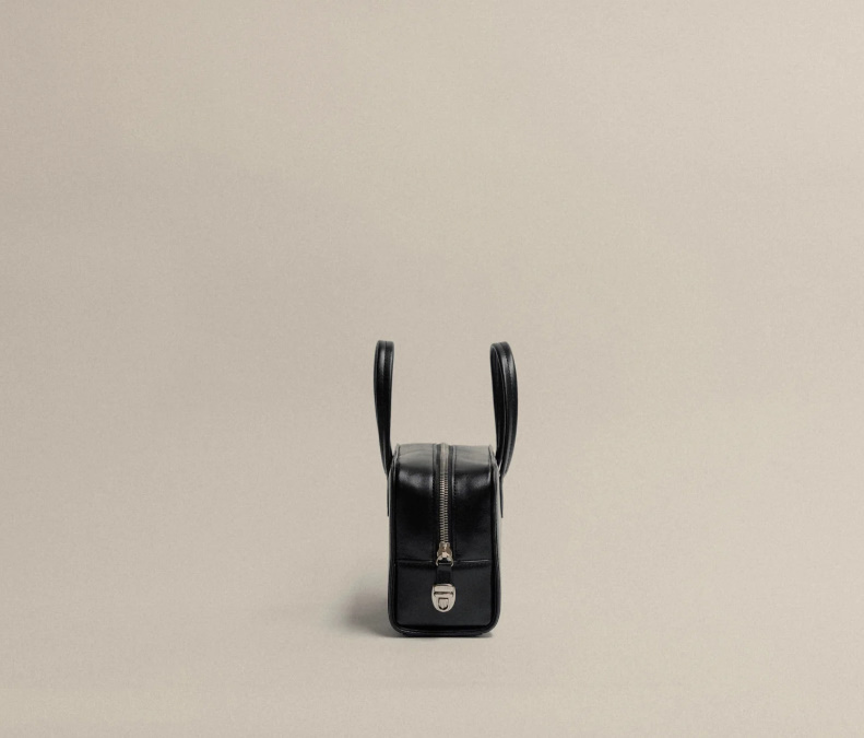 《韓国 TOUT Y EST》SAC LOQUET MINI BLACK 人気バッグ