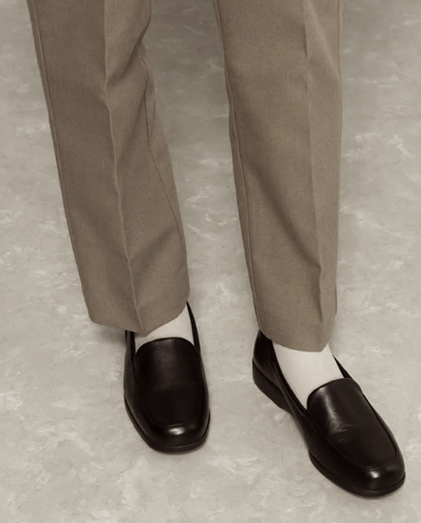 Clarks ミニマル フラット ソフト レザー スニーカー ローファー Clarks ミニマル フラット ソフト レザー スニーカー ローファー