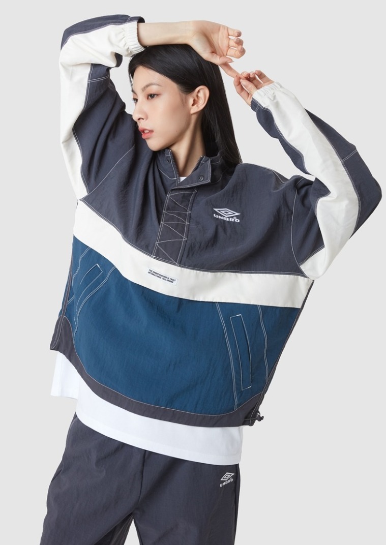 ☆韓国の人気☆【UMBRO】☆CRISPY TASLAN STANDNECK ANORA.K☆ ☆韓国の人気☆【UMBRO】☆CRISPY TASLAN STANDNECK ANORA.K
