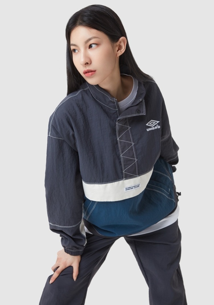 ☆韓国の人気☆【UMBRO】☆CRISPY TASLAN STANDNECK ANORA.K☆