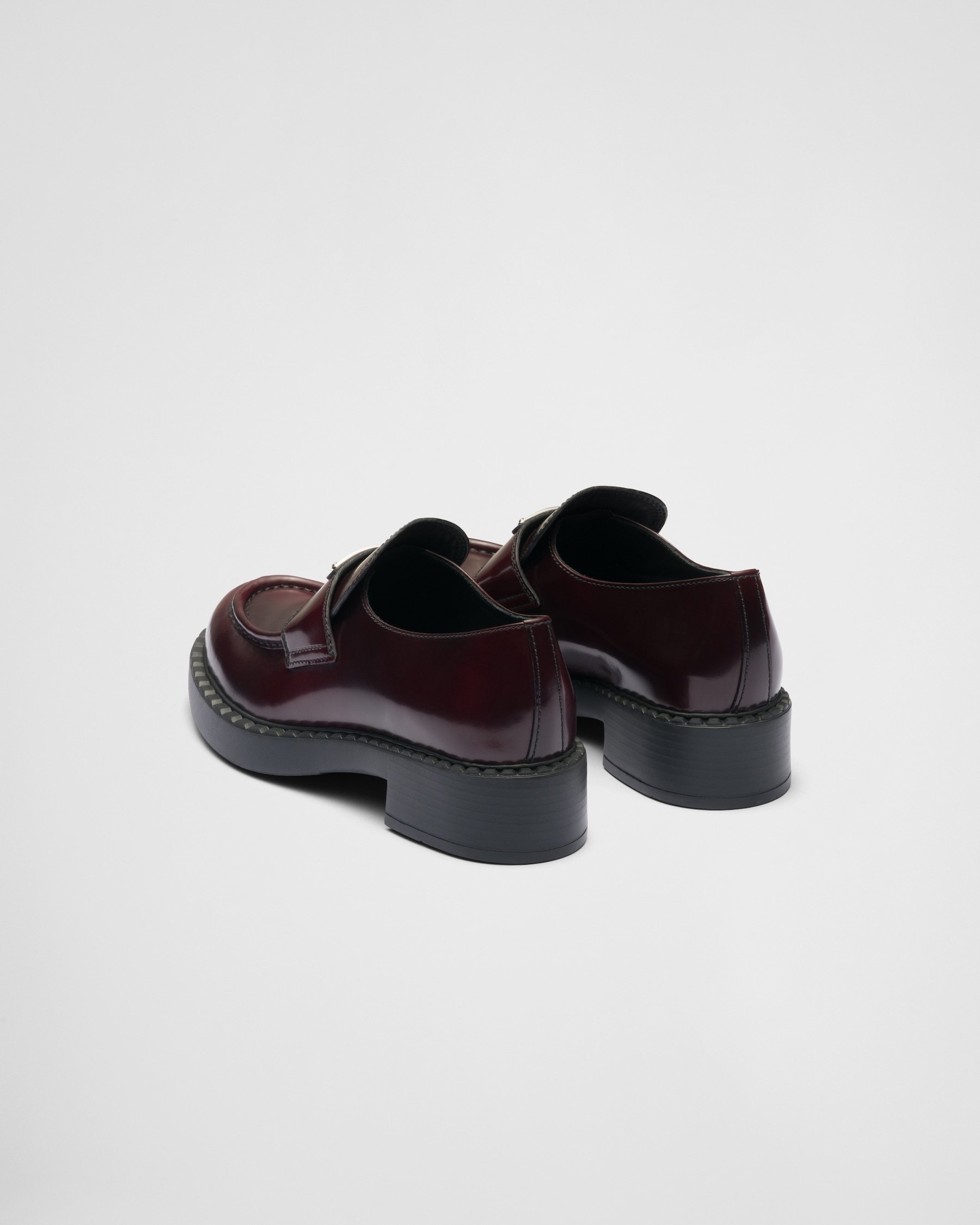 国内直営**PRADA**チョコレート ブラッシュドレザー ローファー