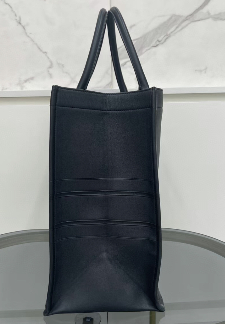 ディオールの黒！Dior＊ ブック トート バッグ ミディアム (Dior