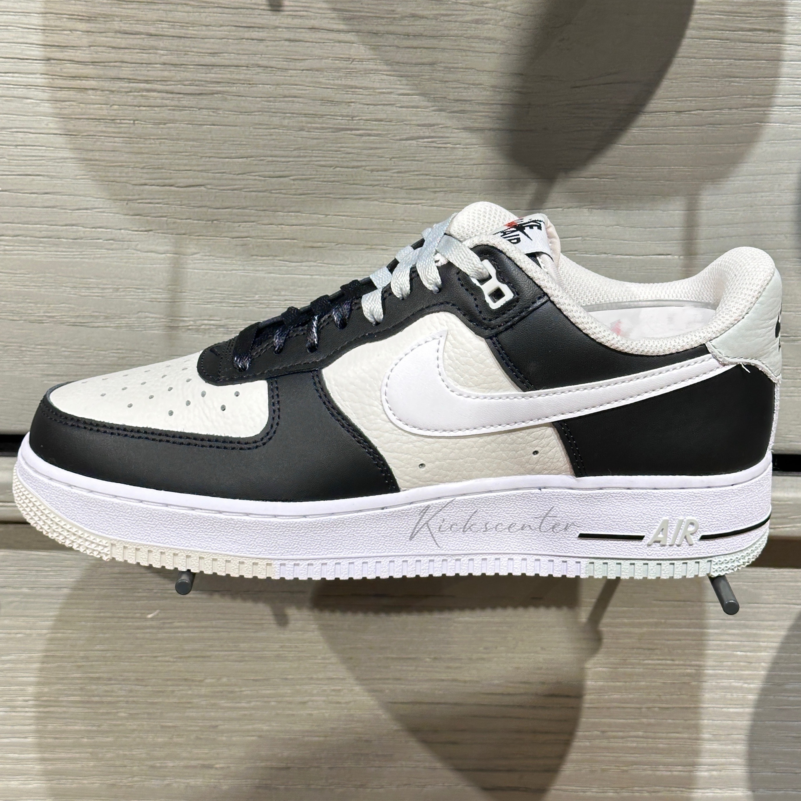 ★ナイキ★Nike Air Force 1 07 LV8 ブラックホワイト