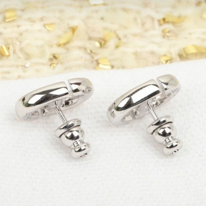 【シンプルでクール】DIOR ＣＤ ＮＡＶＹ スタッドピアス シンプル♡》DIOR CD Navy スタッドピアス
