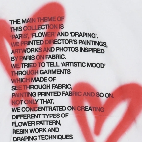THE MUSEUM VISITOR HEART SPRAY PRINTED HOODY MY1501 (THE