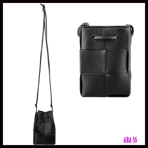 BOTTEGA VENETA/送料関税込み Mini cassette bucket bag