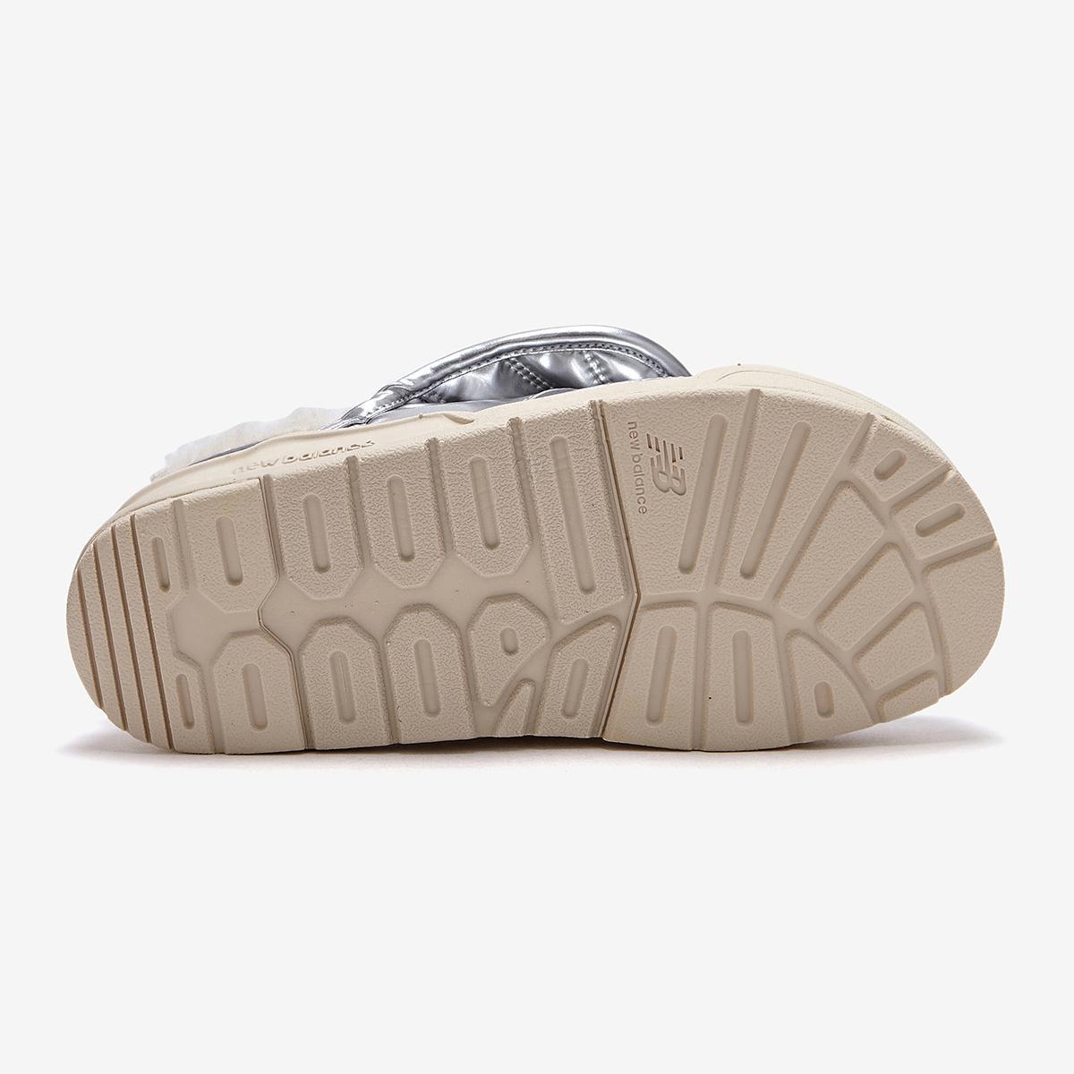 ☆New Balance☆ニューバランス PUFLEE V2 GLOSSY PACK☆追跡可