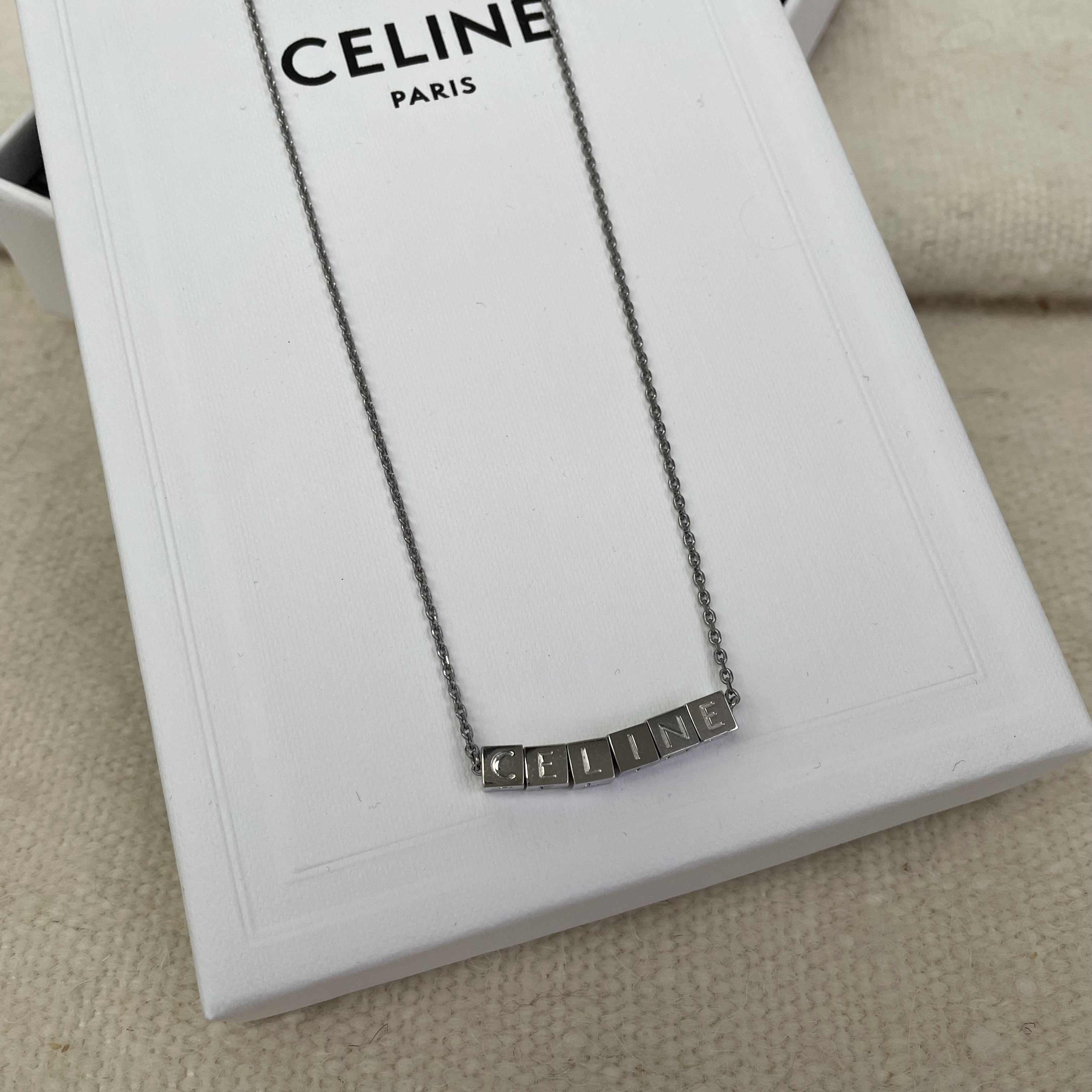 VIP大特価★CELINE★ネックレス超お洒落な希少モデル★ストラス