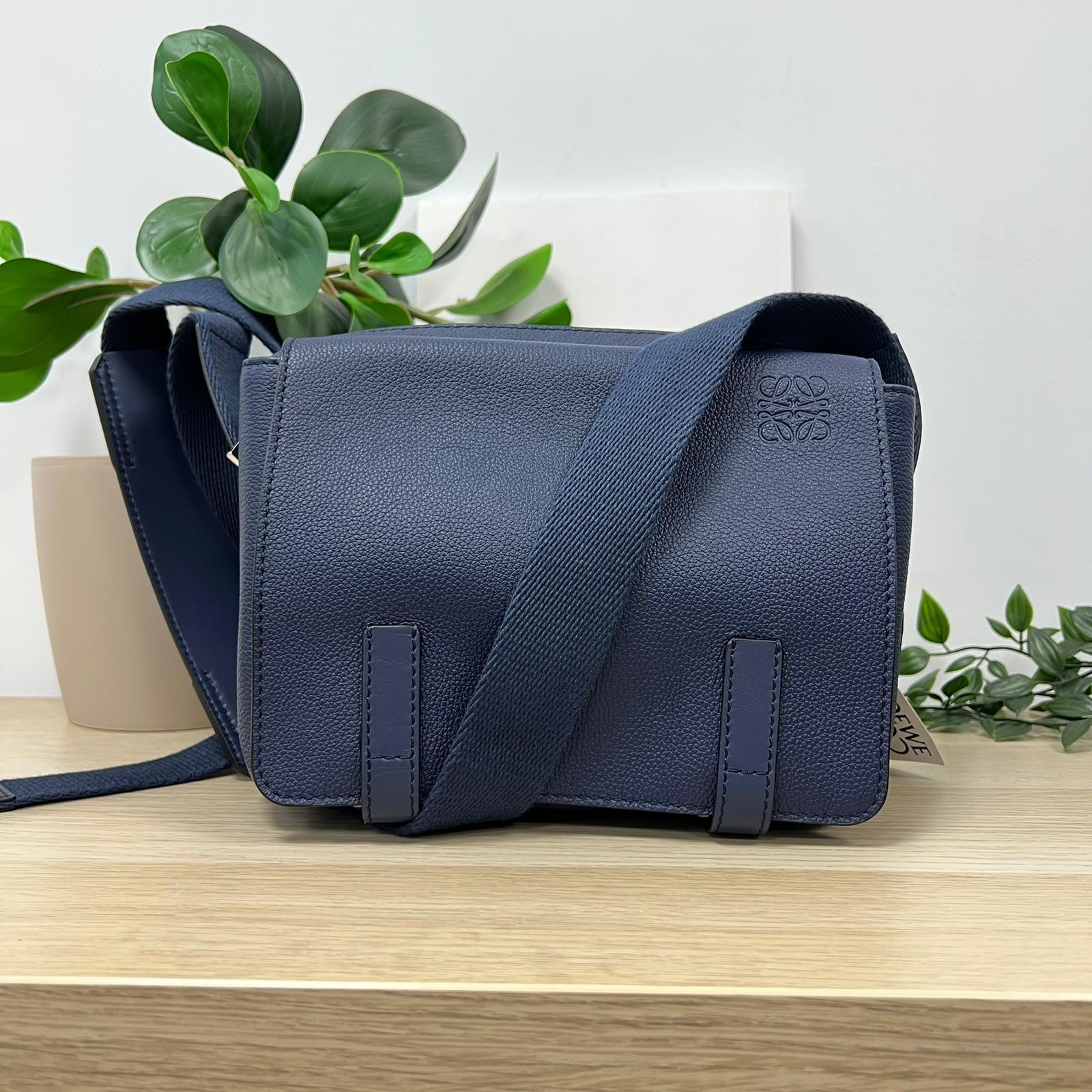 6万取引突破★UPS速達便利用！【LOEWE】317.12AA72 バッグ