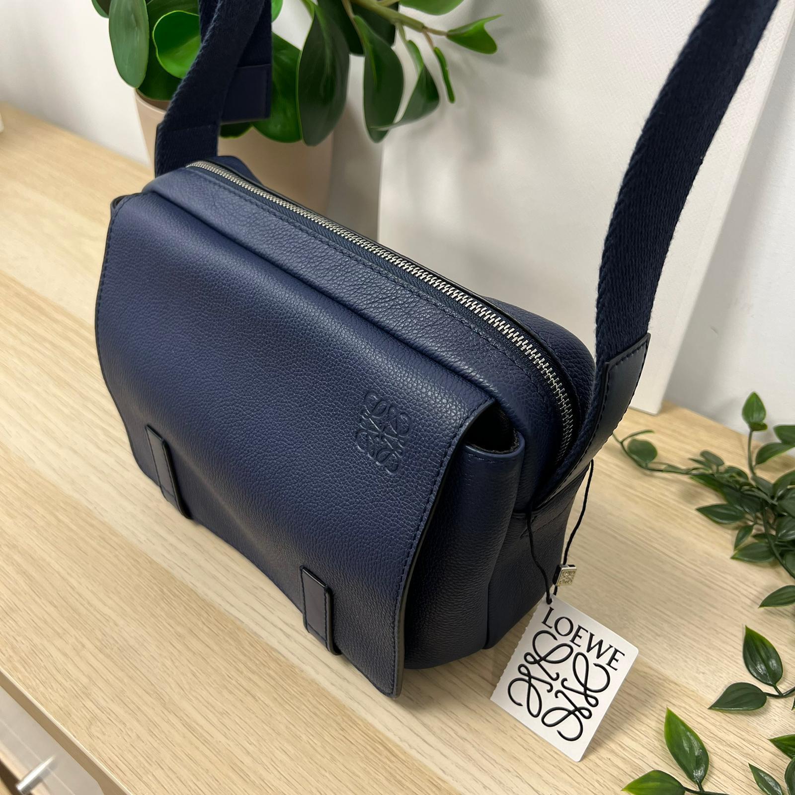 6万取引突破★UPS速達便利用！【LOEWE】317.12AA72 バッグ