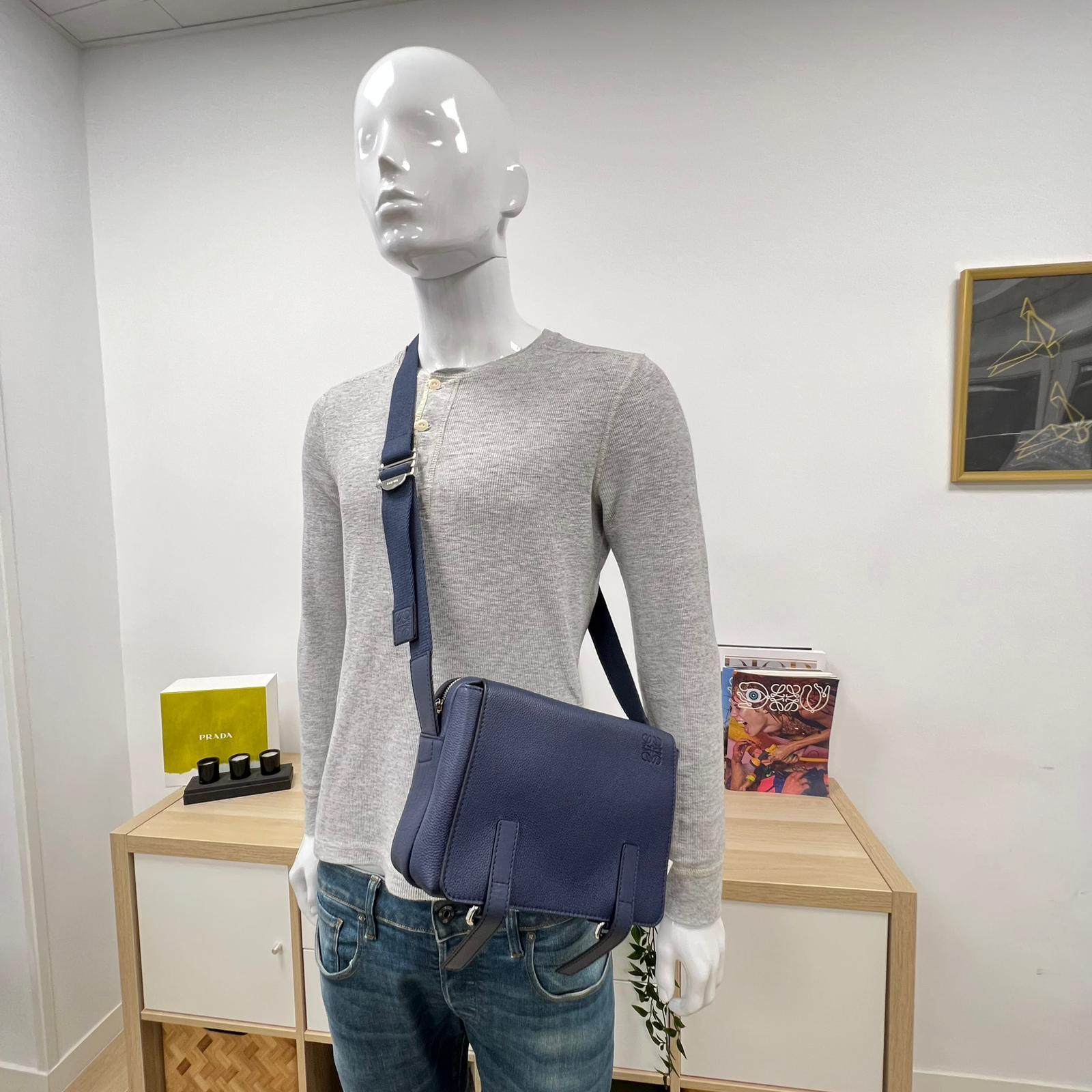 6万取引突破★UPS速達便利用！【LOEWE】317.12AA72 バッグ
