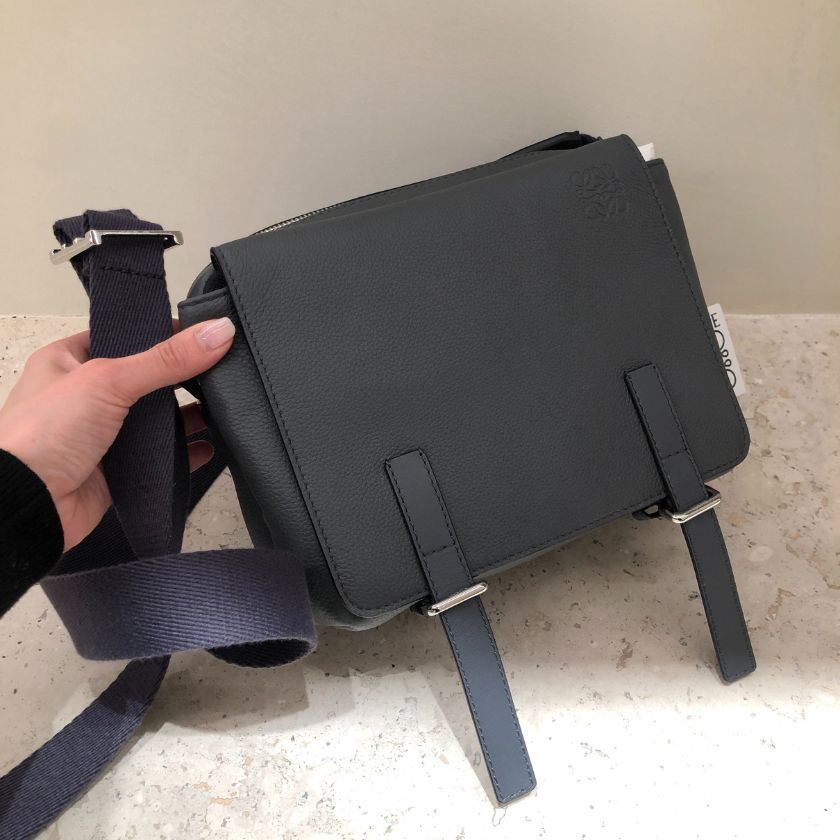 6万取引突破★UPS速達便利用！【LOEWE】317.12AA72 バッグ