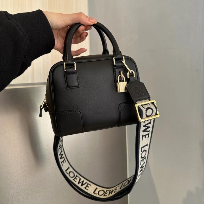 ★送料込★LOEWE 限定モデル アマソナ16 スクエア ２WAY LOEWE アマソナ16 スクエア バッグ