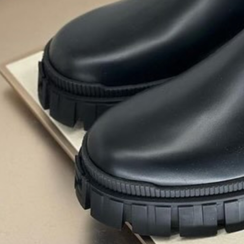 FENDI - FENDI フォース アンクルブーツFFロゴ入り ブラック