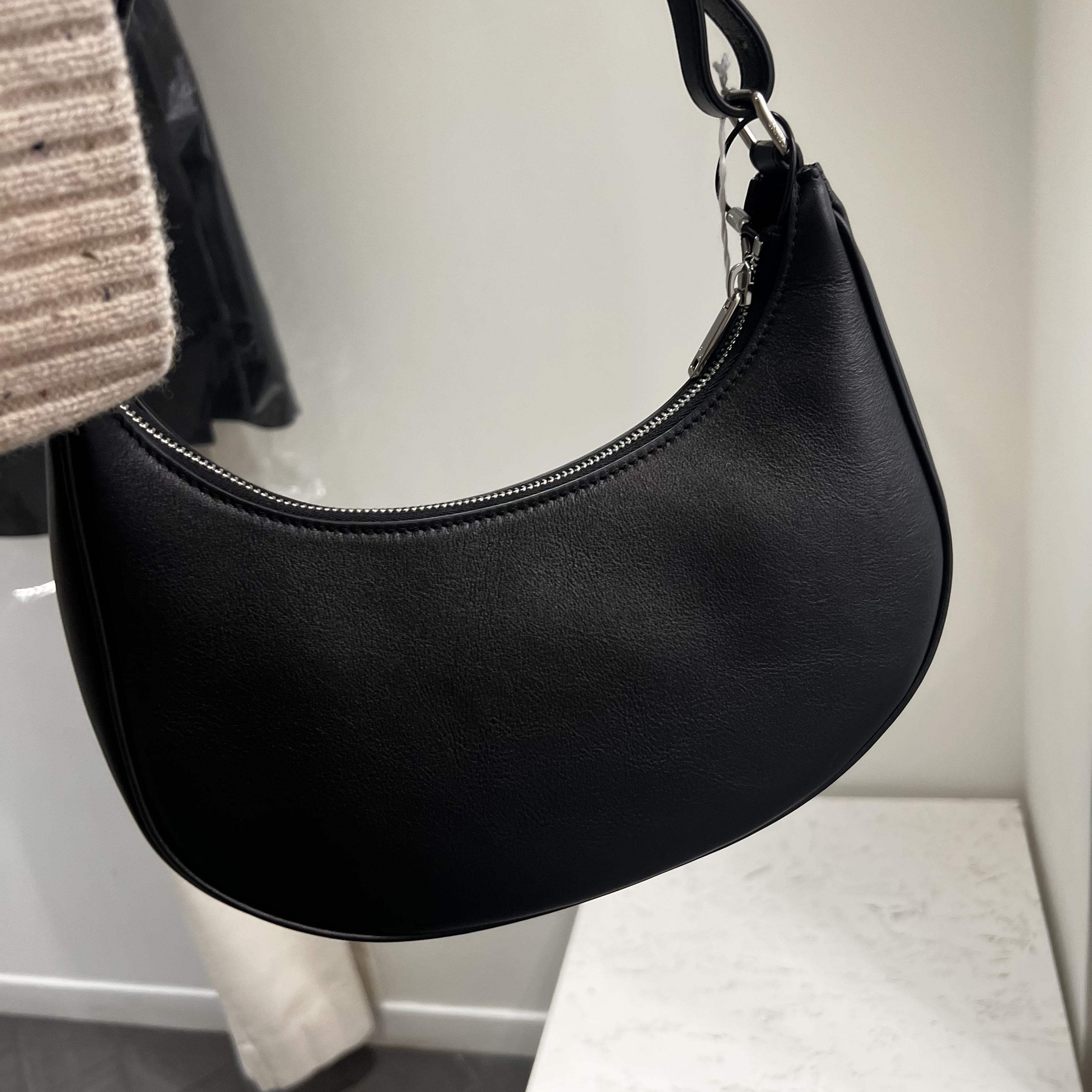 ★関税込★CELINE★AVA レザーショルダーバッグ スタッズ★BLACK ☆関税込☆CELINE☆AVA レザーショルダーバッグ スタッズ☆BLACK
