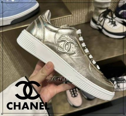 ゴールドカラーが可愛い♪【CHANEL】スニーカー ゴールド（金色）系 CHANEL(シャネル) スニーカー(レディース