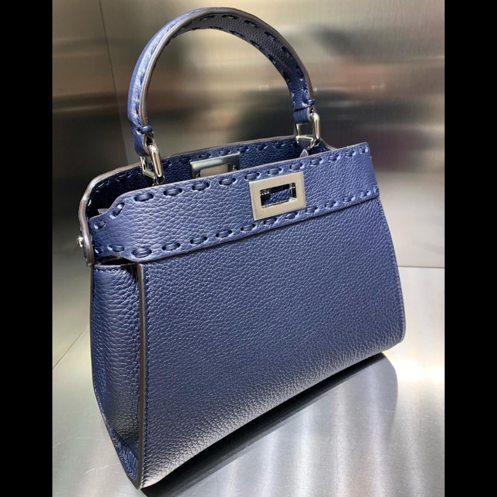 23FW【FENDI】ピーカブー スモール ミッドナイトブルー セレリア