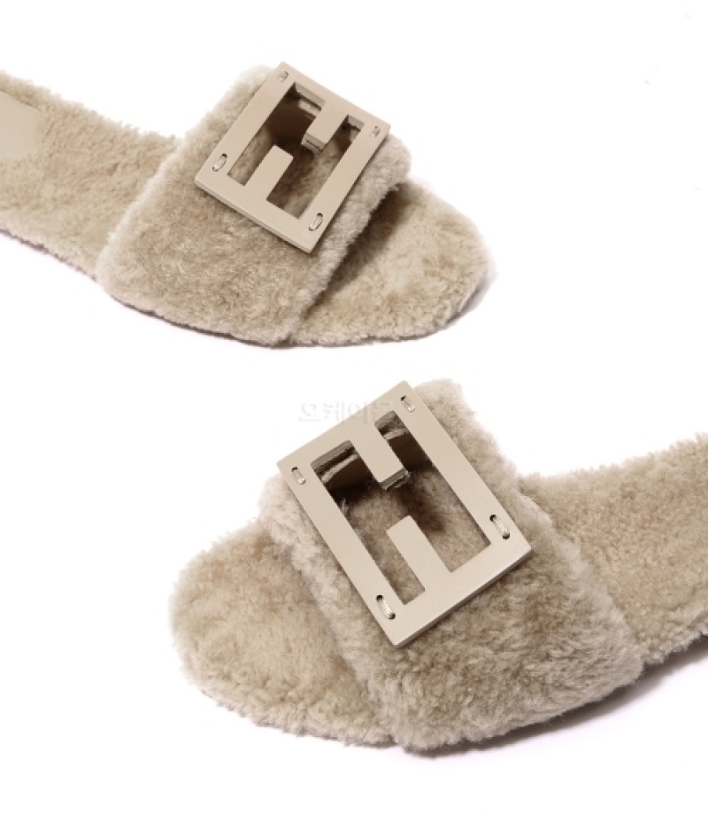 サンダル・ミュール FENDI SLIPPER (8R8136AU30 F1SZA) FENDI|SLIPPERS (Baguette sheepskin slides (8R8136 AOMK
