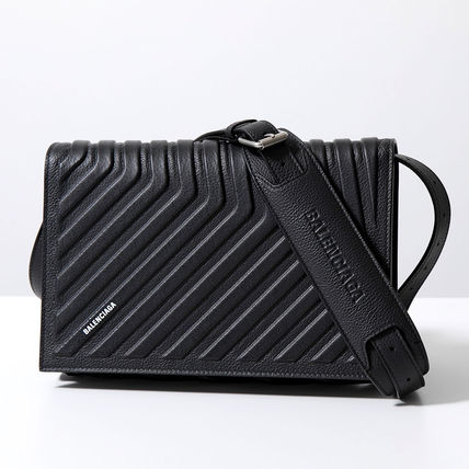 関税＆送料込み【BALENCIAGA】メンズ ショルダーバッグ 関税込み】Le Cagole XS ジップポケット付 レザーボディバッグ