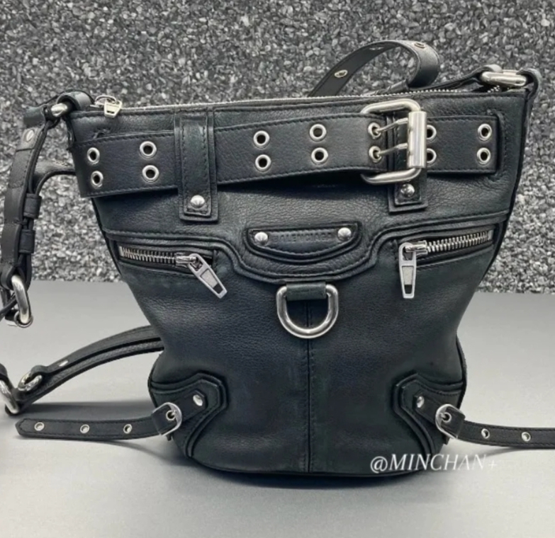 【BALENCIAGA】EMO XS バケットバック カーフスキン