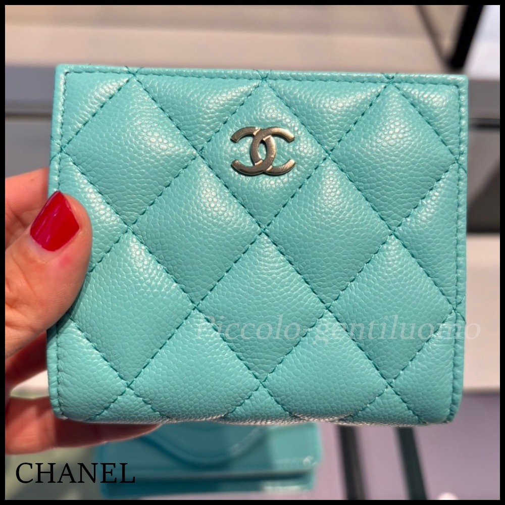プレゼントにも♪CHANEL スモールウォレット 二つ折り財布