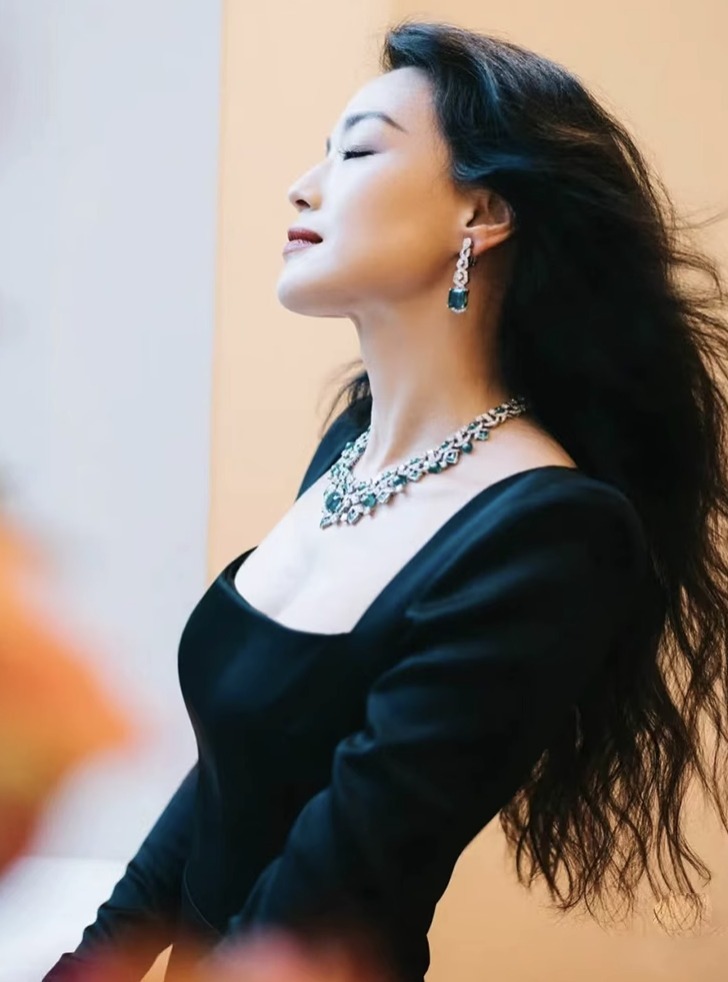 ベルベット ロングタイトドレス 長袖 韓国シックSALE ドレス ベルベット ロング Aライン 長袖 シック 韓国 SALE