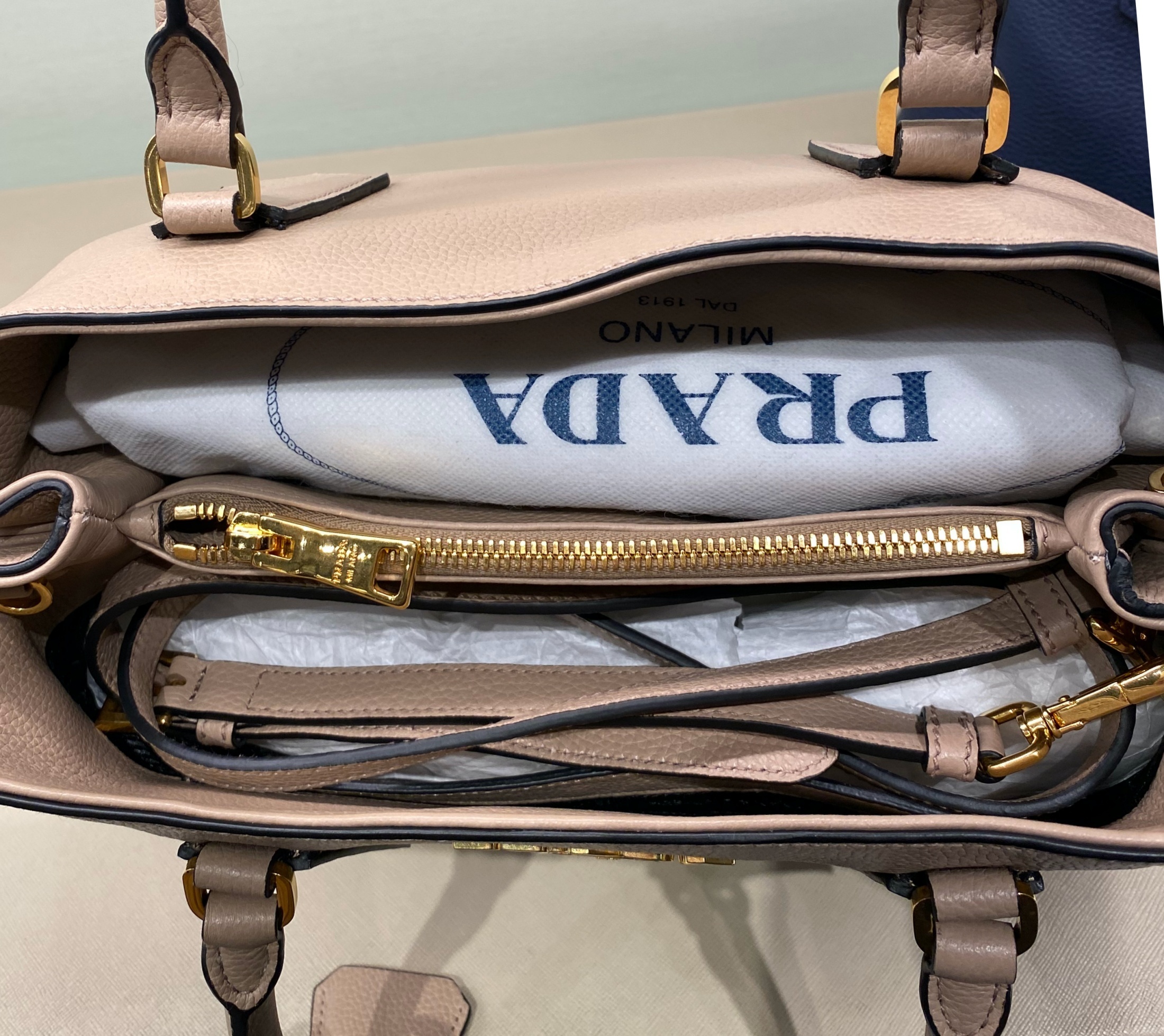 関税込★PRADA★1BA239ショルダーストラップ付 トートバッグ 関税込☆PRADA☆1BA239ショルダーストラップ付 トートバッグ