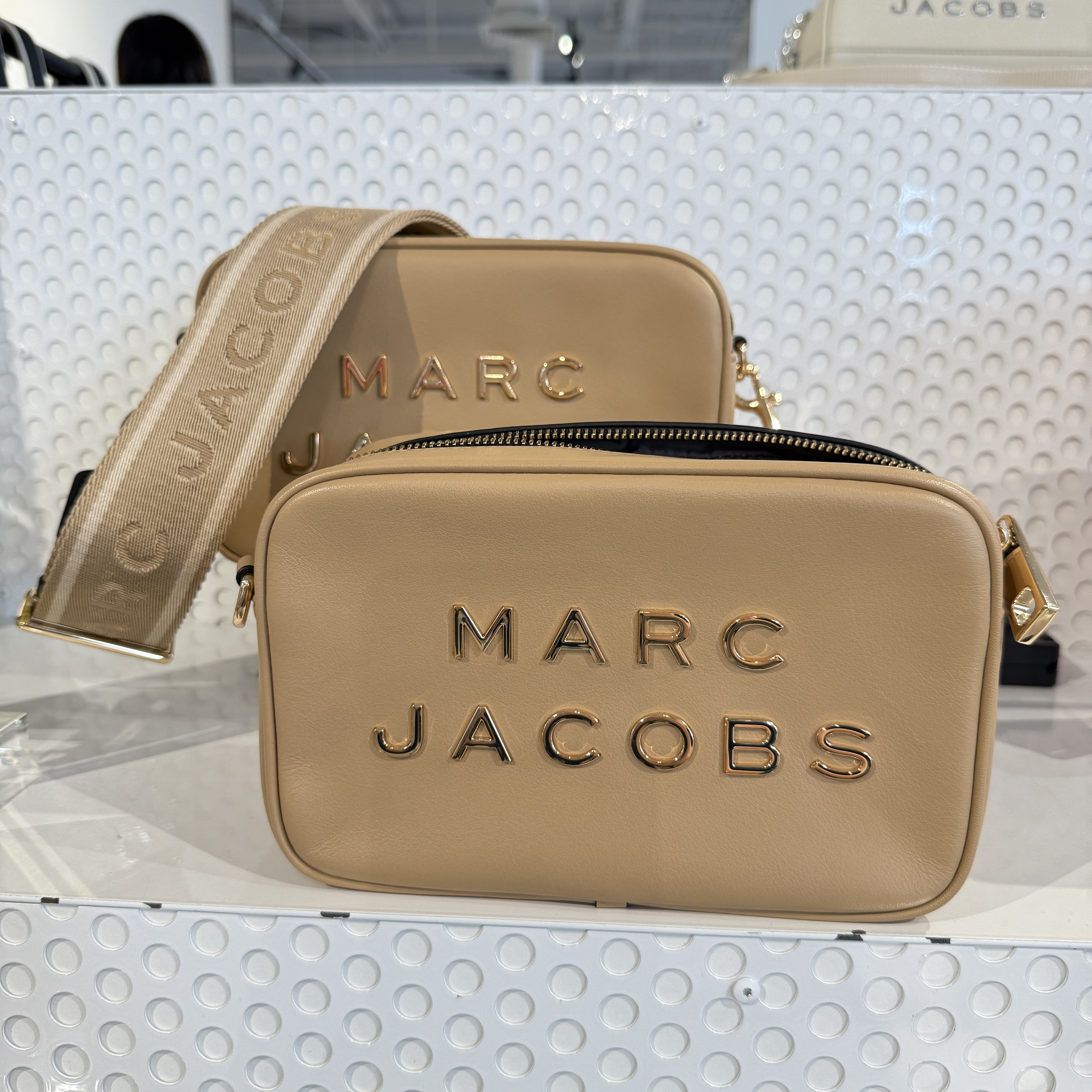 ショルダーバッグ・ポシェット H107L01SP22 Marc Jacobs Perfect Flash Crossbody Marc Jacobs H107L01SP22 Perfect Flash Crossbody IN PEACH