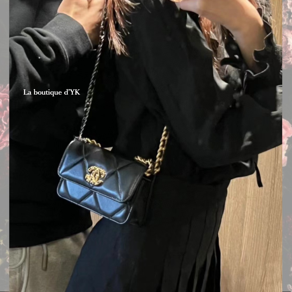 【最新作♡】CHANEL フォン ケース ブルー org.jpg