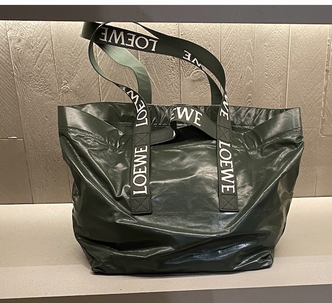 LOEWE☆フォールドショッパー（ペーパーカーフ）ボトルグリーン