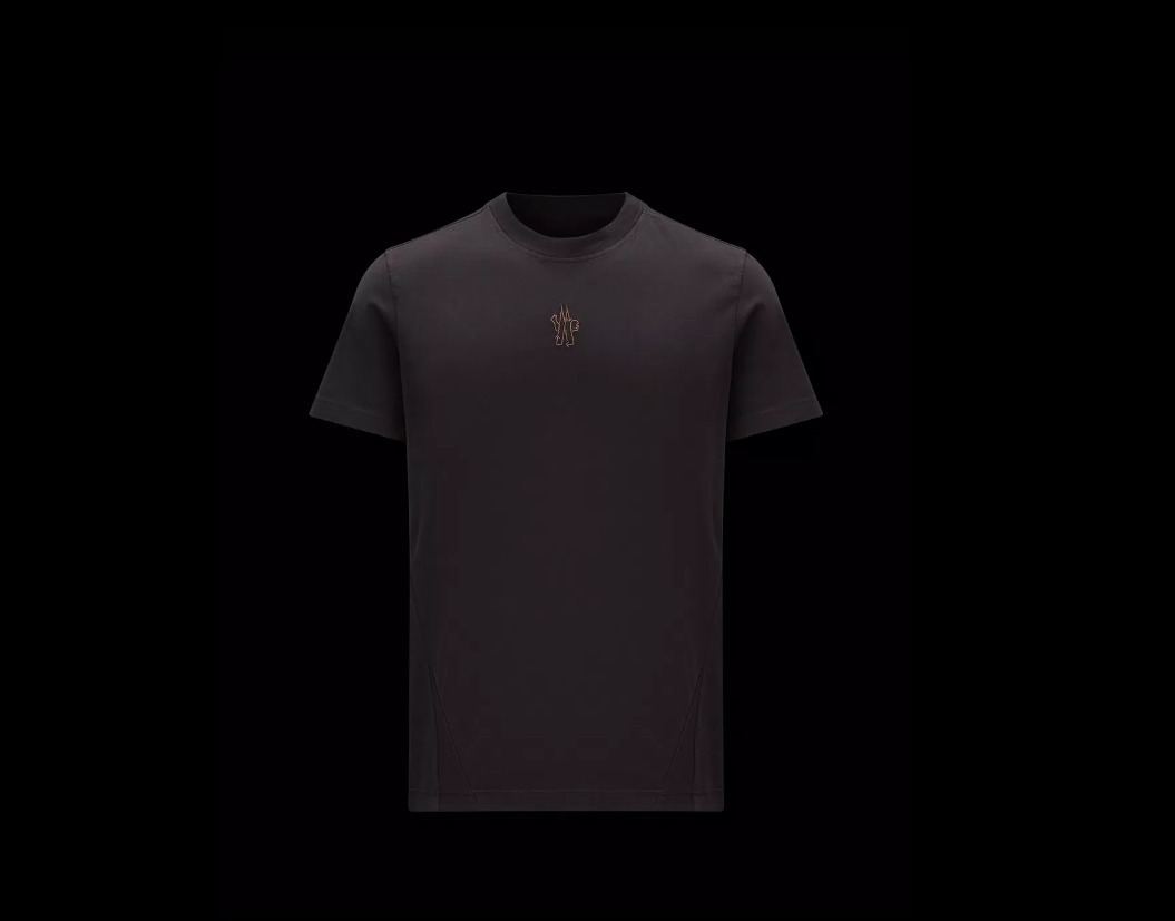 MONCLER2023/24秋冬 BORN TO PROTECT ロゴ刺しゅう入り Tシャツ